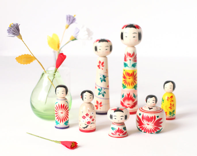 Poupée Kokeshi Japonaise En Bois Blanc 14 Cm - Kimono Fleurs Cerisier, Décoration Traditionnelle, Idée Cadeau Original