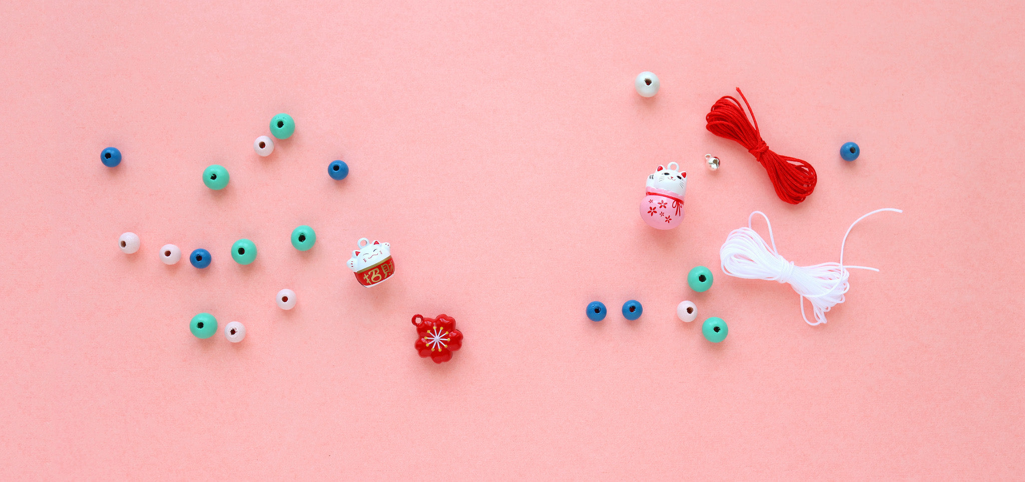 Fils, Perles et Grelots