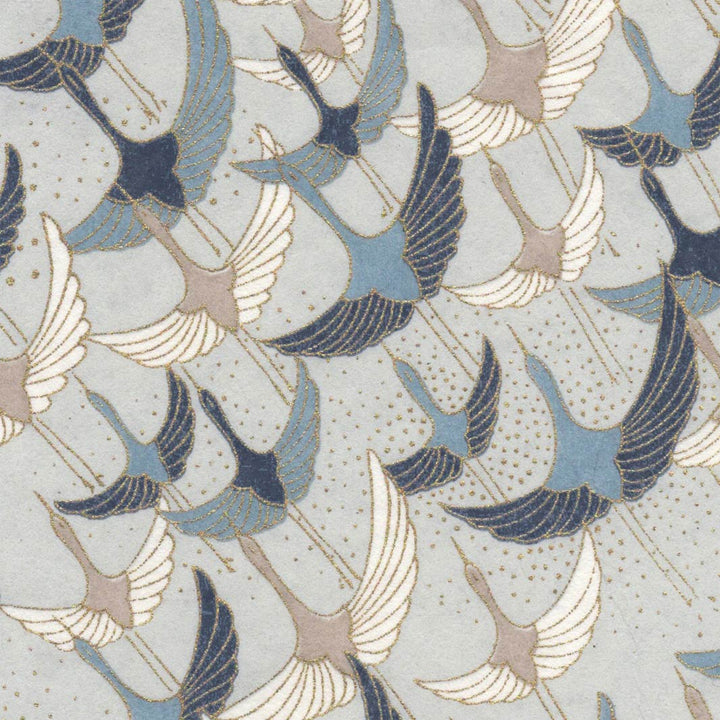 carré de 10cm par 10cm de papier japonais yuzen chiyogami aux motifs d'envolée de grues « graphiques » dans les tons gris perle, bleus et taupe adeline klam (M753)