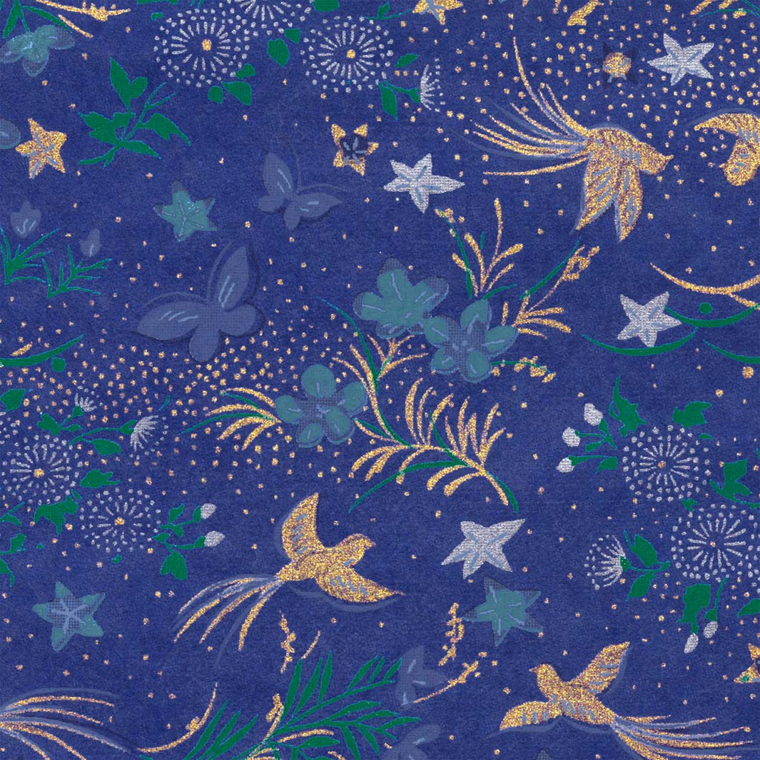 carré de 10cm par 10cm de papier japonais yuzen chiyogami aux motifs de fleurs, d'oiseaux et de papillons bleu foncé, verts, mauve, argentés et dorés adeline klam de 10cm par 10cm (M992)