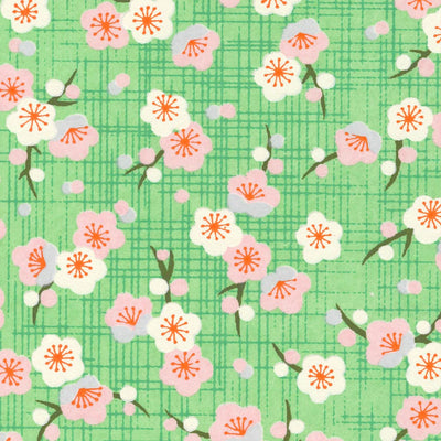 carré de 10cm par 10cm de papier japonais yuzen chiyogami aux motifs de fleurs de prunier rétro dans les tons verts, rose clair et orange adeline klam (M793)