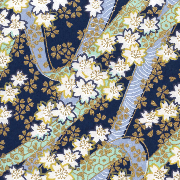 carré de 10cm par 10cm de papier japonais yuzen chiyogami aux motifs d'ondulations fleuries dans les tons bleu marine, bleu mauve, vert d'eau, jaune moutarde et dorés adeline klam (M999)