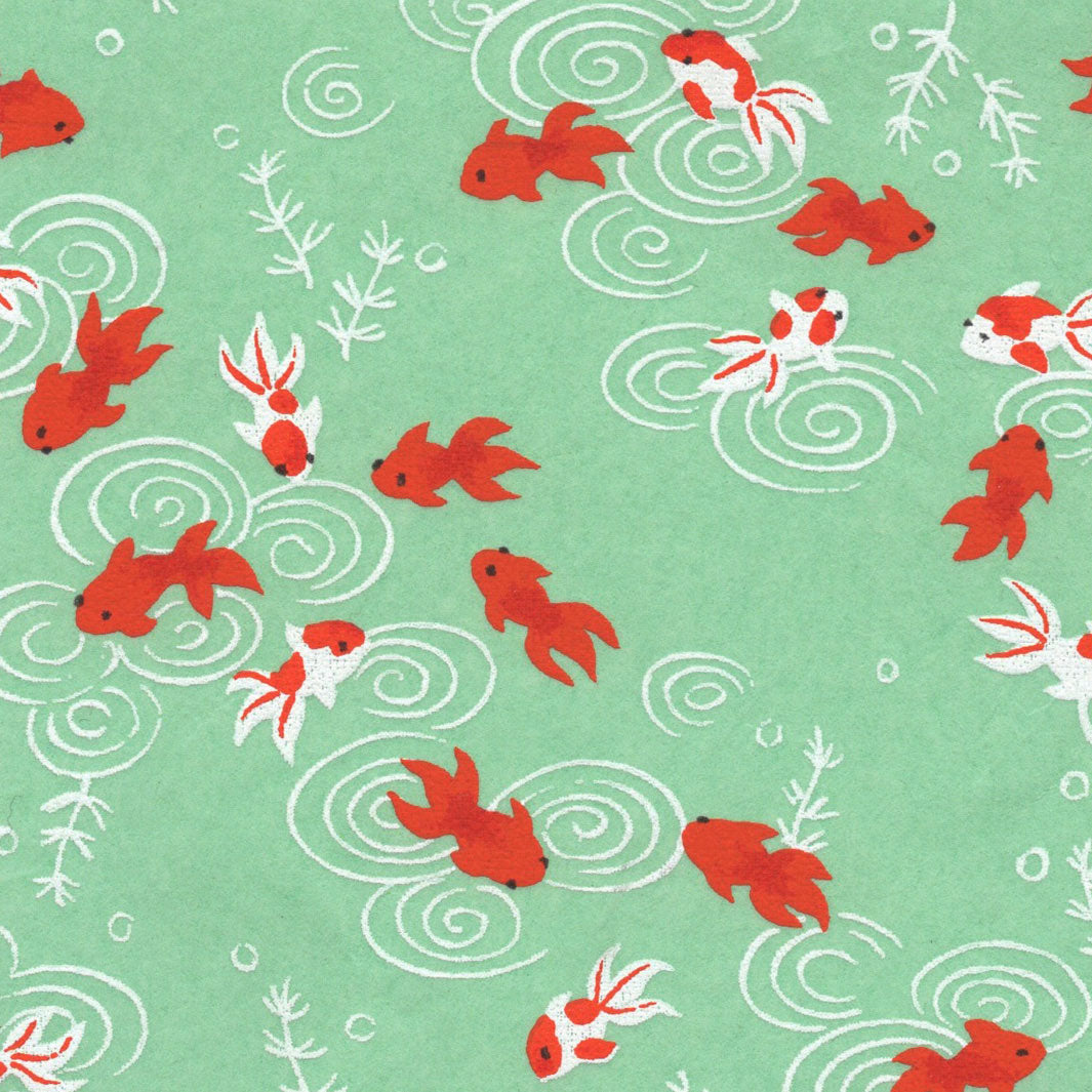 carré de 10cm par 10cm de papier japonais yuzen chiyogami aux motifs de poissons blancs et rouges sur fond vert d'eau adeline klam (M008)