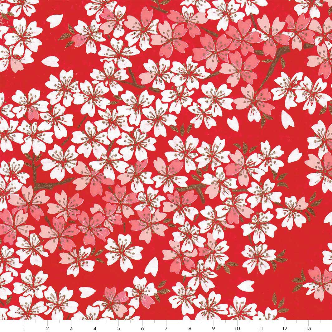 carré de 14cm par 14cm de papier japonais yuzen chiyogami aux motifs de fleurs de cerisier dans les tons rouges, roses et blancs adeline klam (M623)
