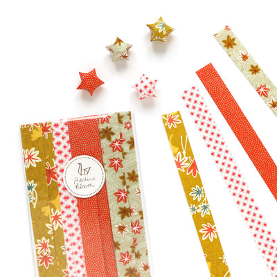 packaging du kit d'étoiles en origami et papier japonais jaune moutarde, rouges et vert pâle « momiji » adeline klam