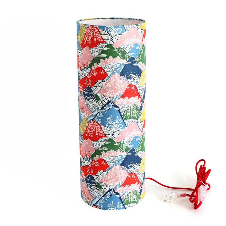 lampe japonaise à poser aux motifs de montagnes et rivières dans les tons rouges, bleus, verts, jaunes et roses (M969) et câble électrique rouge adeline klam