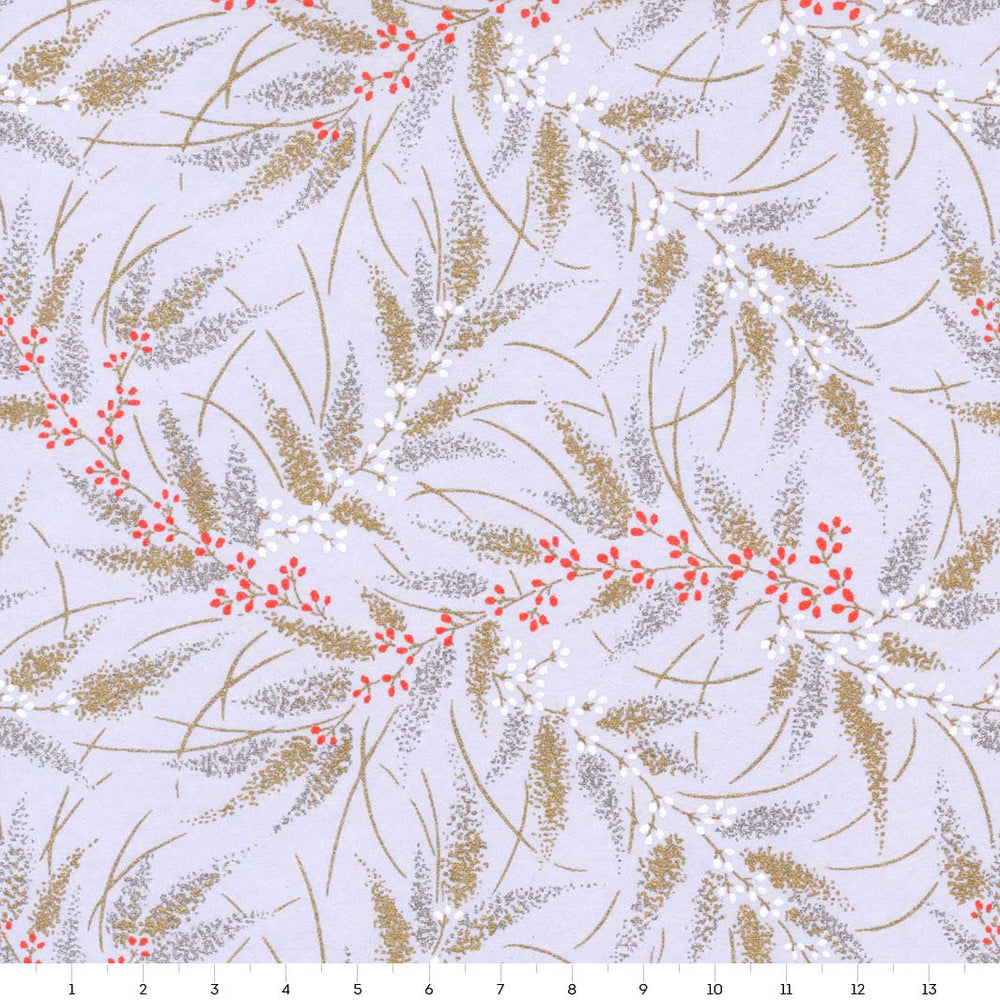 papier japonais yuzen aux motifs de conifères et de baies bleu lavande, dorés, argentés, orange et blancs adeline klam de 14cm par 14cm