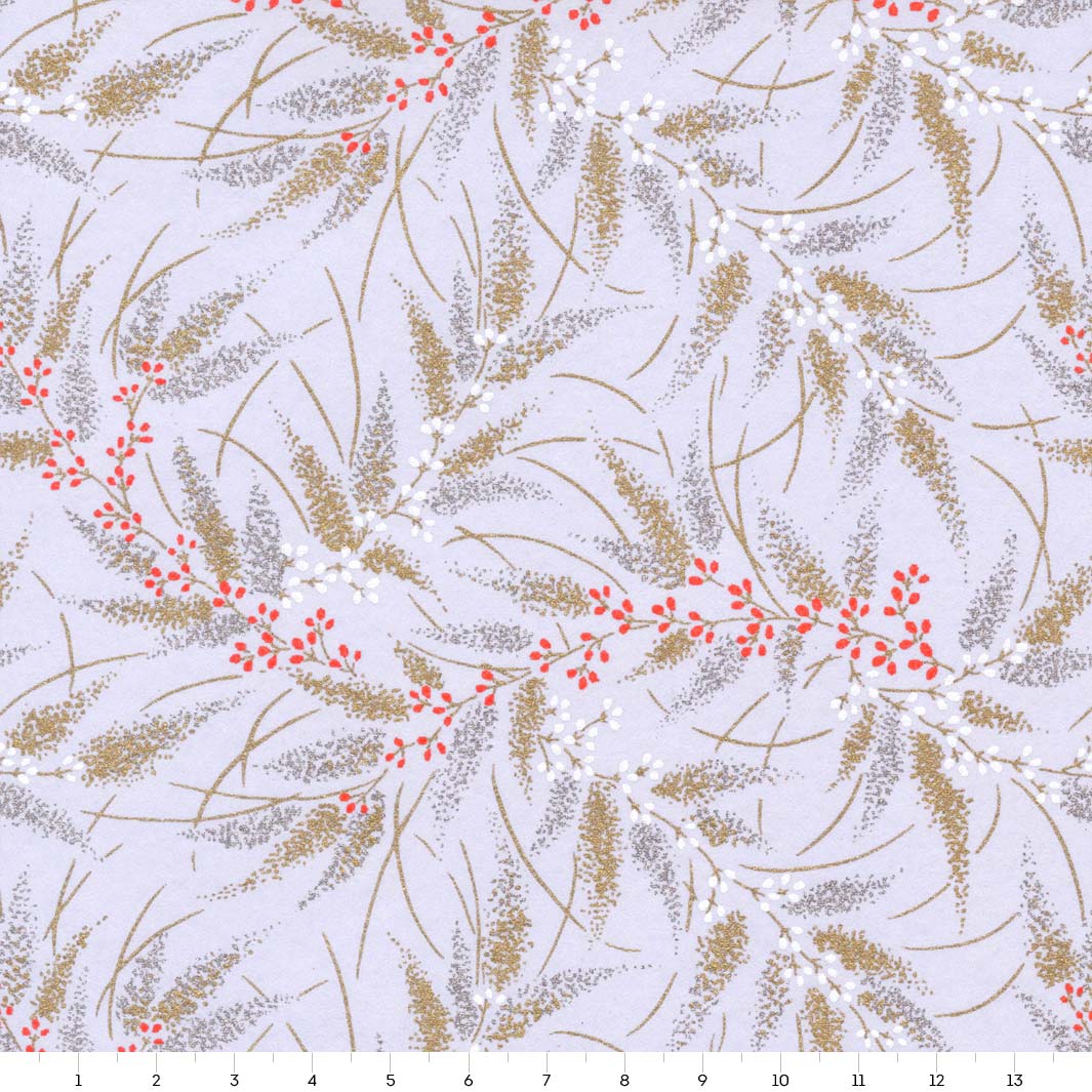 papier japonais yuzen aux motifs de conifères et de baies bleu lavande, dorés, argentés, orange et blancs adeline klam de 14cm par 14cm