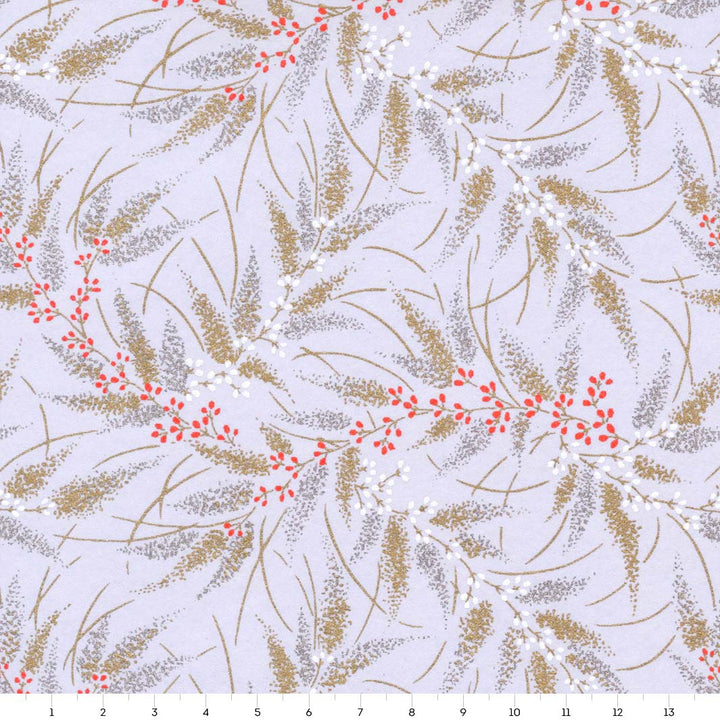 papier japonais yuzen aux motifs de conifères et de baies bleu lavande, dorés, argentés, orange et blancs adeline klam de 14cm par 14cm
