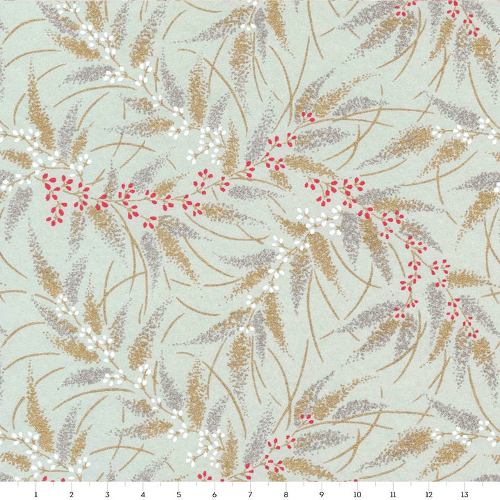 papier japonais yuzen aux motifs de conifères et de baies vert de gris pâle, dorés, argentés, rouges et blancs adeline klam de 14cm par 14cm