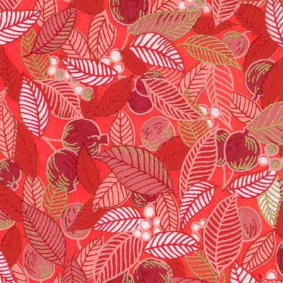papier japonais yuzen aux motifs de feuilles, baies et fruits dans différents tons de rouges adeline klam de 10cm par 10cm
