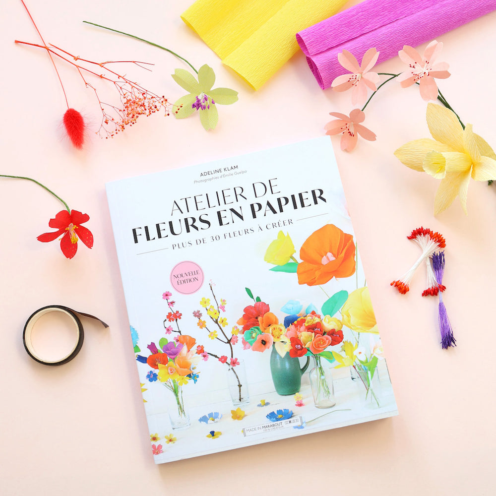 photo d'ambiance du livre « atelier de fleurs en papier » d'adeline klam