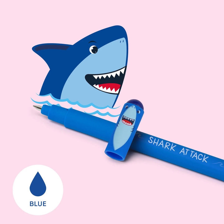 photo d'ambiance du stylo gel effaçable en forme de requin bleu à l'encre bleue et à la pointe 0,7mm legami