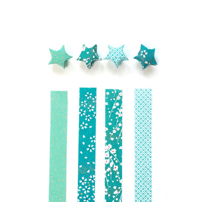 photo packshot des bandelettes de papiers japonais et des étoiles montées du kit d'étoiles en origami et papier japonais bleu turquoise et vert d'eau « acapulco » adeline klam
