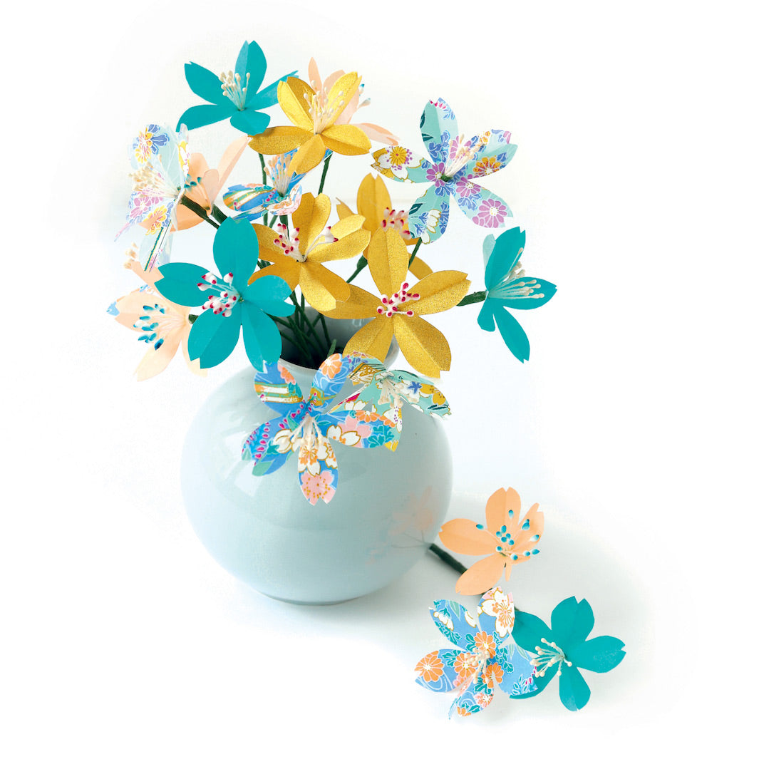 photo packshot du bouquet monté du kit fleurs de cerisier bleu canard, vert d'eau rose pêche et or jaune « ibiza » adeline klam