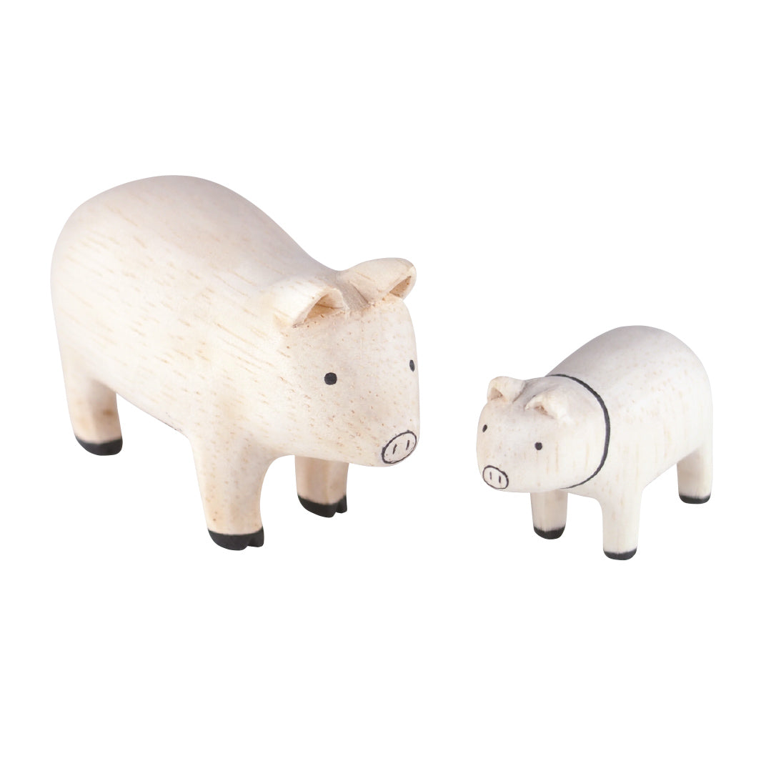 photo packshot de la famille de cochons en bois de la série « pole-pole » de la marque t-lab