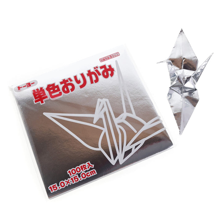 photo packshot des papiers et d'une grue montée du set de 100 papiers origami unis argentés toyo