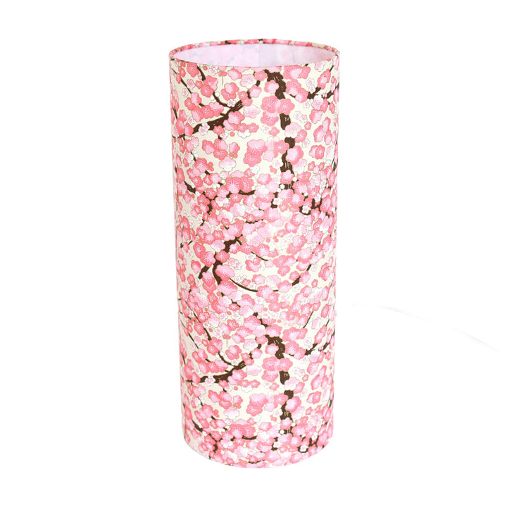 photo packshot de la lampe japonaise à poser aux motifs de fleurs de prunier crème, rose clair et moyen (M433) adeline klam