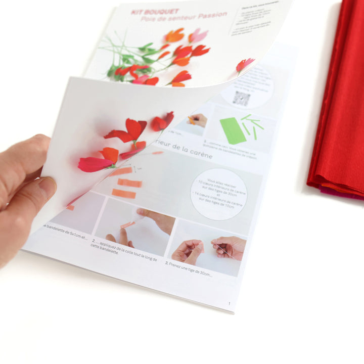 photo packshot du livret explicatif du kit bouquet pois de senteur dans les tons rouge carmin,, prune, roses, orange et vert moyen « passion » adeline klam