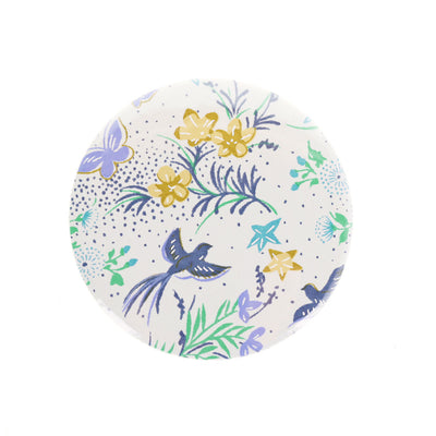 photo packshot du recto du miroir de poche tapissé de papier japonais aux motifs de fleurs, d'oiseaux et de papillons dans les tons blanc cassé, bleu marine, verts, mauve et jaunes (M1003) adeline klam