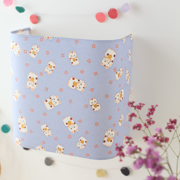 Applique murale japonaise - Maneki Neko - Lavande, Corail et Moutarde - M839
