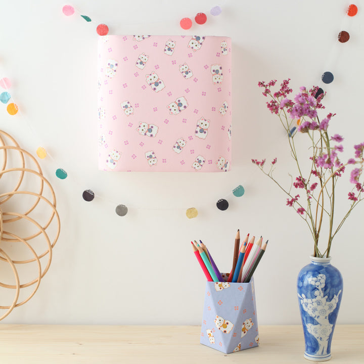 Applique murale japonaise - Maneki Neko - Rose Pâle, Mauve et Bleu Violet - M842