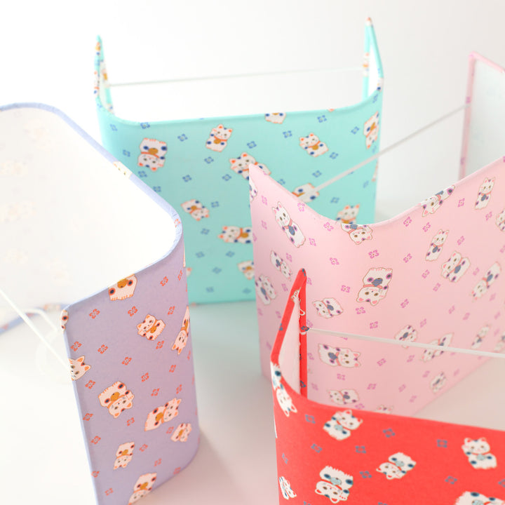 Applique murale japonaise - Maneki Neko - Rose Pâle, Mauve et Bleu Violet - M842