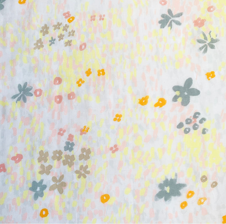 Tissu Double Gaze - Fleurs et Touches de peinture - Jaune, Rose et Gris, Fond Écru - T386