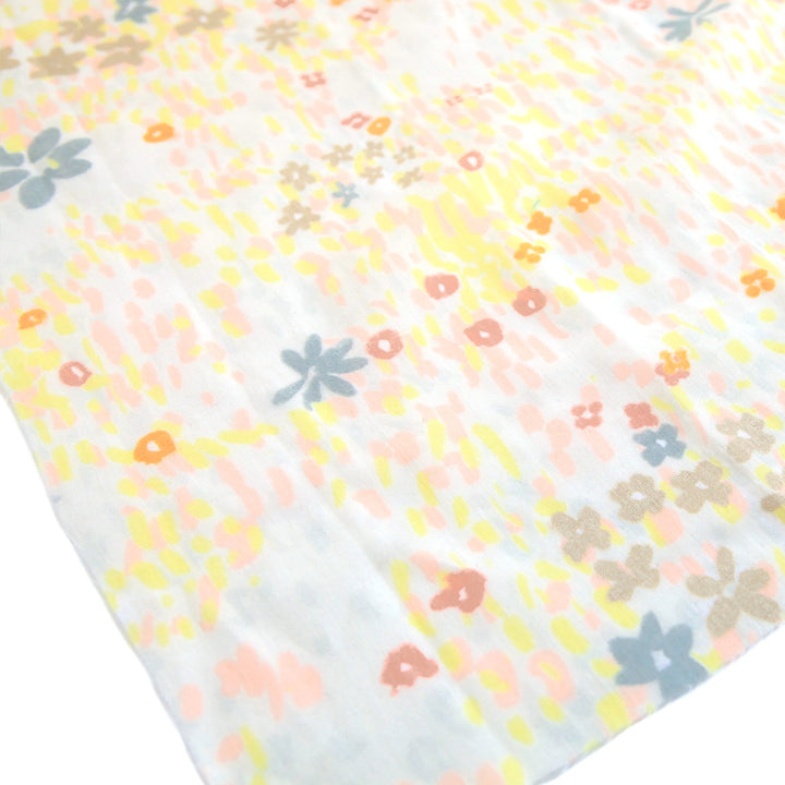 Tissu Double Gaze - Fleurs et Touches de peinture - Jaune, Rose et Gris, Fond Écru - T386