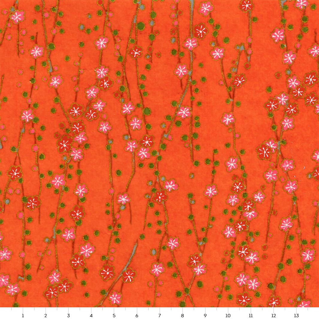 carré de 14cm par 14cm de papier japonais yuzen chiyogami aux motifs de branches en fleurs dans les rouge orange, roses et vert (M427) adeline klam