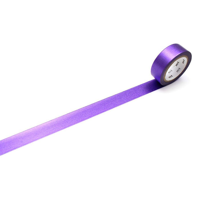photo d'un masking tape uni métallisé de couleur violette déroulé