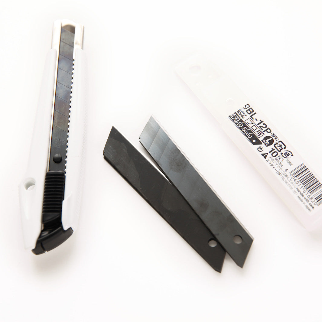 Lot de 10 lames Noires - Cutter Moyen, Lame Noire