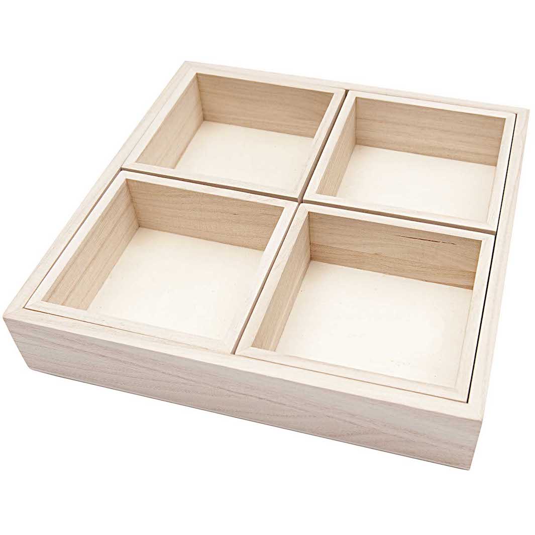Lot de 4 petits casiers et plateau en bois