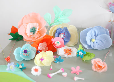 Des guirlandes de fleurs en papier crépon - Marie Claire