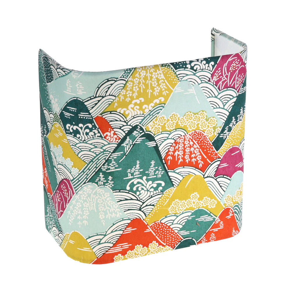 applique murale japonaise (petit modèle) aux motifs de montagnes et rivières dans les tons verts, orange, mauves et jaunes (M965) adeline klam