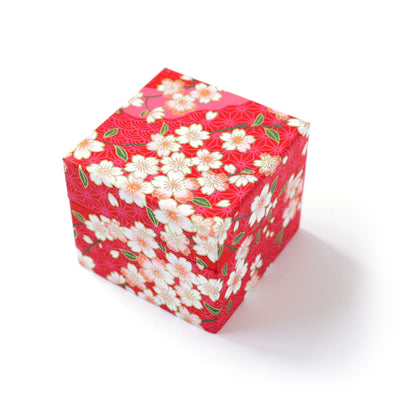 boite rouge fermée de 200 papiers origami aux motifs traditionnels
