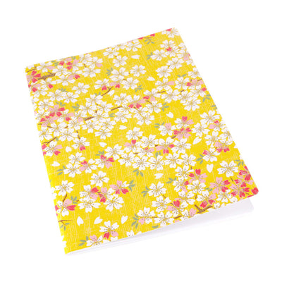 carnet de note tapissé de papier japonais au motif de fleurs de cerisier jaune, rose clair et fuschia M364 adeline klam