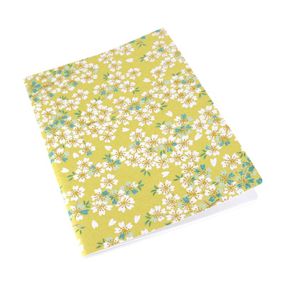 carnet de note tapissé de papier japonais au motif de fleurs de cerisier jaune vert moutarde, vert clair et bleu turquoise M578 adeline klam