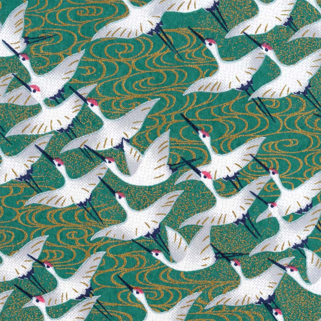 carré de 10cm par 10cm de papier japonais yuzen chiyogami aux motifs d'envolée de grues blanches sur fond vert adeline klam (M931)