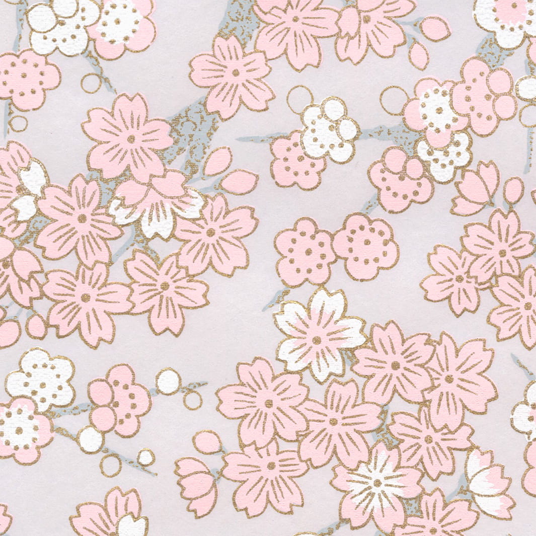 carré de 10cm par 10cm de papier japonais yuzen chiyogami aux motifs de fleurs de cerisier et de prunier dans les tons rose clair, gris perle et blancs adeline klam (M901)