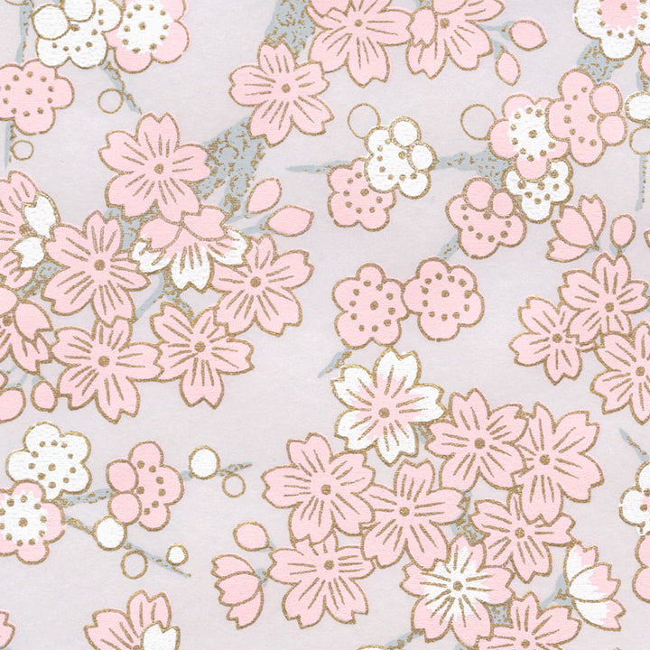 carré de 10cm par 10cm de papier japonais yuzen chiyogami aux motifs de fleurs de cerisier et de prunier dans les tons rose clair, gris perle et blancs adeline klam (M901)