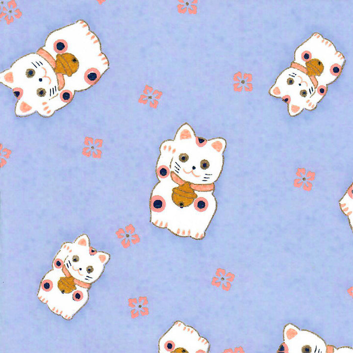 carré de 10cm par 10cm de papier japonais yuzen chiyogami aux motifs de maneki-neko blancs aux détails roses, corail et jaune moutarde sur fond violet lilas (M839) adeline klam 