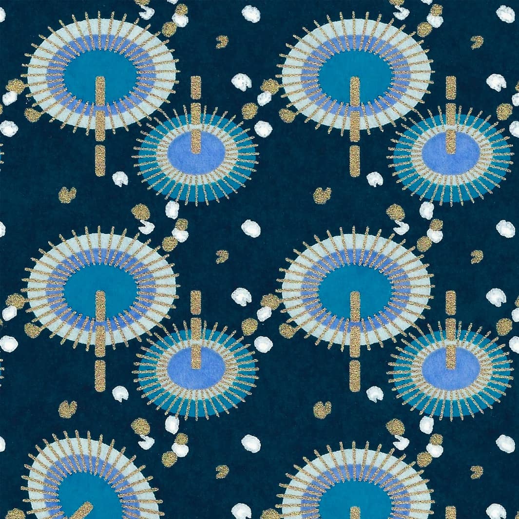 carré de 10cm par 10cm de papier japonais yuzen chiyogami aux motifs d'ombrelles dans les tons bleu clair et foncé, gris et dorés adeline klam (M409)