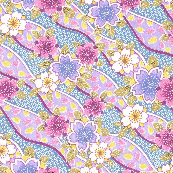 carré de 10cm par 10cm de papier japonais yuzen chiyogami aux motifs d'ondulations fleuries de cerisier et de petits losanges kanoko dans les tons lilas, mauve, bleus et jaunes adeline klam (M1050)