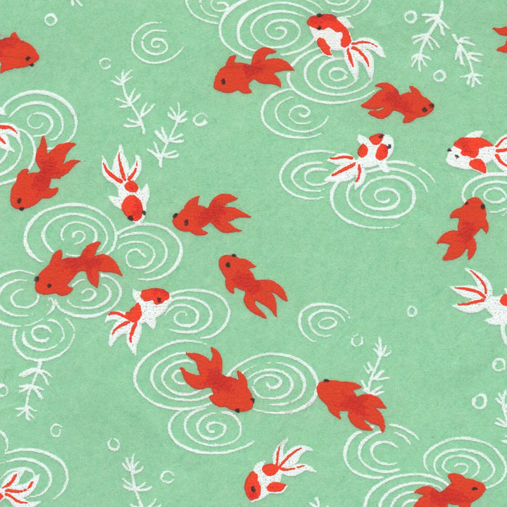 carré de 10cm par 10cm de papier japonais yuzen chiyogami aux motifs de poissons blancs et rouges sur fond vert d'eau adeline klam (M008)