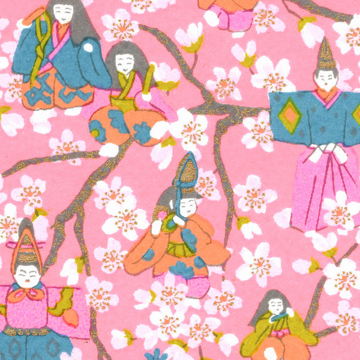 carré de 10cm par 10cm de papier japonais yuzen chiyogami aux motifs de poupées d'hina matsuri et de fleurs de pêcher dans les rose clair et moyen, corail, bleu gris et vert jaune adeline klam (M1065)