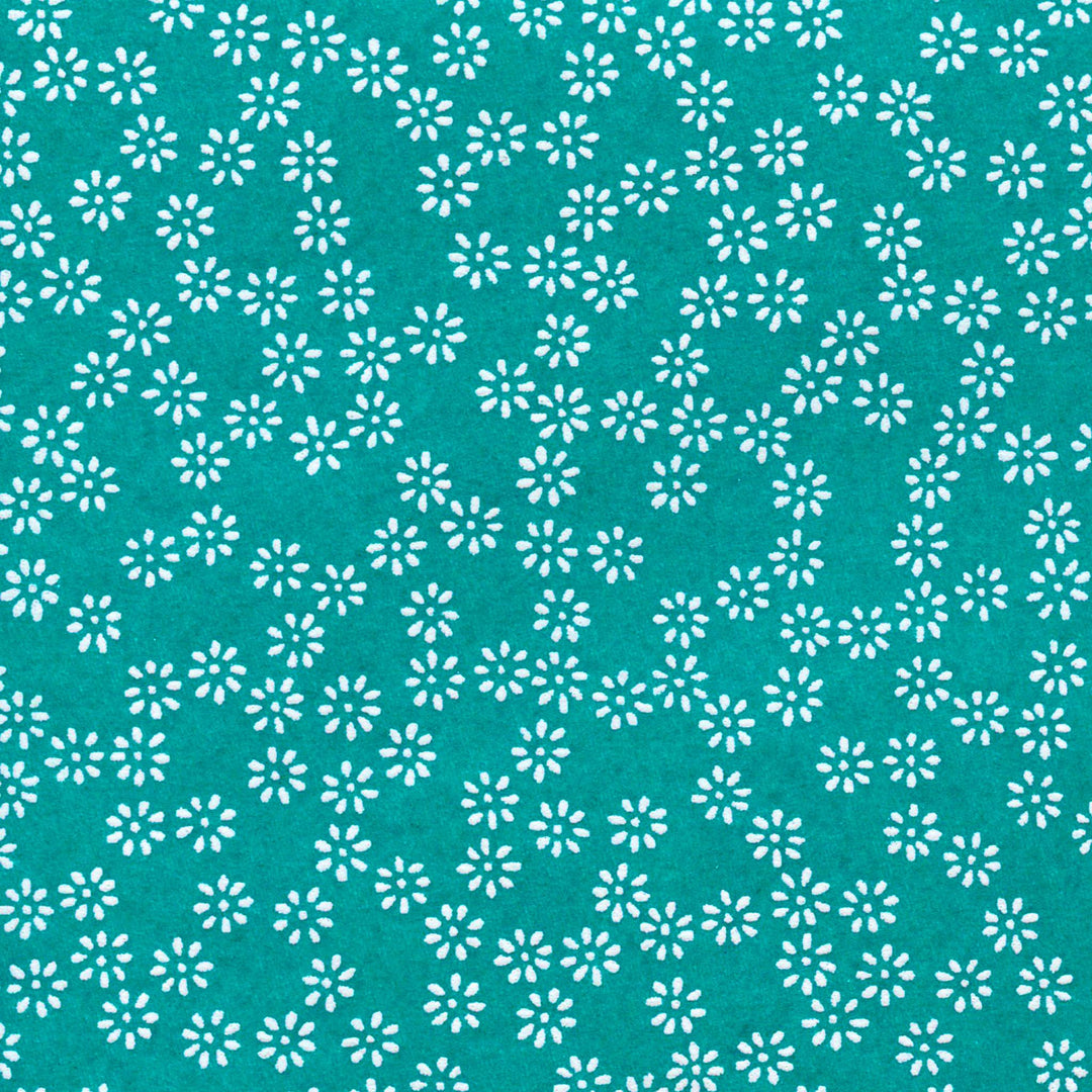 carré de 10cm par 10cm de papier japonais yuzen chiyogami aux motifs de semi de fleurs blanches sur fond bleu turquoise adeline klam (M539)