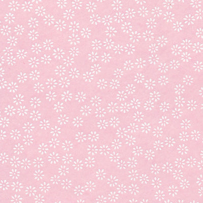 carré de 10cm par 10cm de papier japonais yuzen chiyogami aux motifs de semi de fleurs blanches sur fond rose clair adeline klam (M481)