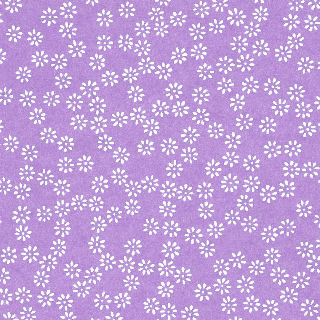 carré de 10cm par 10cm de papier japonais yuzen chiyogami aux motifs de semi de fleurs blanches sur fond violet adeline klam (M1071)