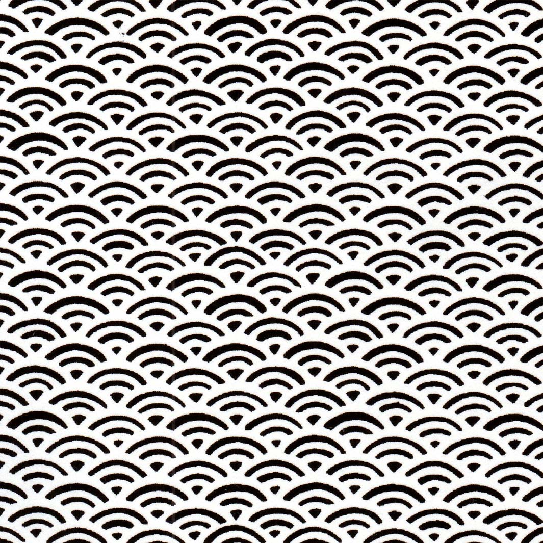 carré de 10cm par 10cm de papier japonais yuzen chiyogami aux motifs de vagues inversées noires et blanches (M503) adeline klam